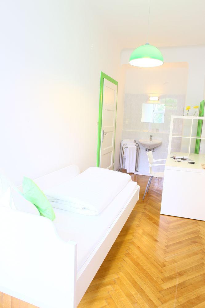Hostel & Guesthouse Kaiser 23 Vienna Esterno foto